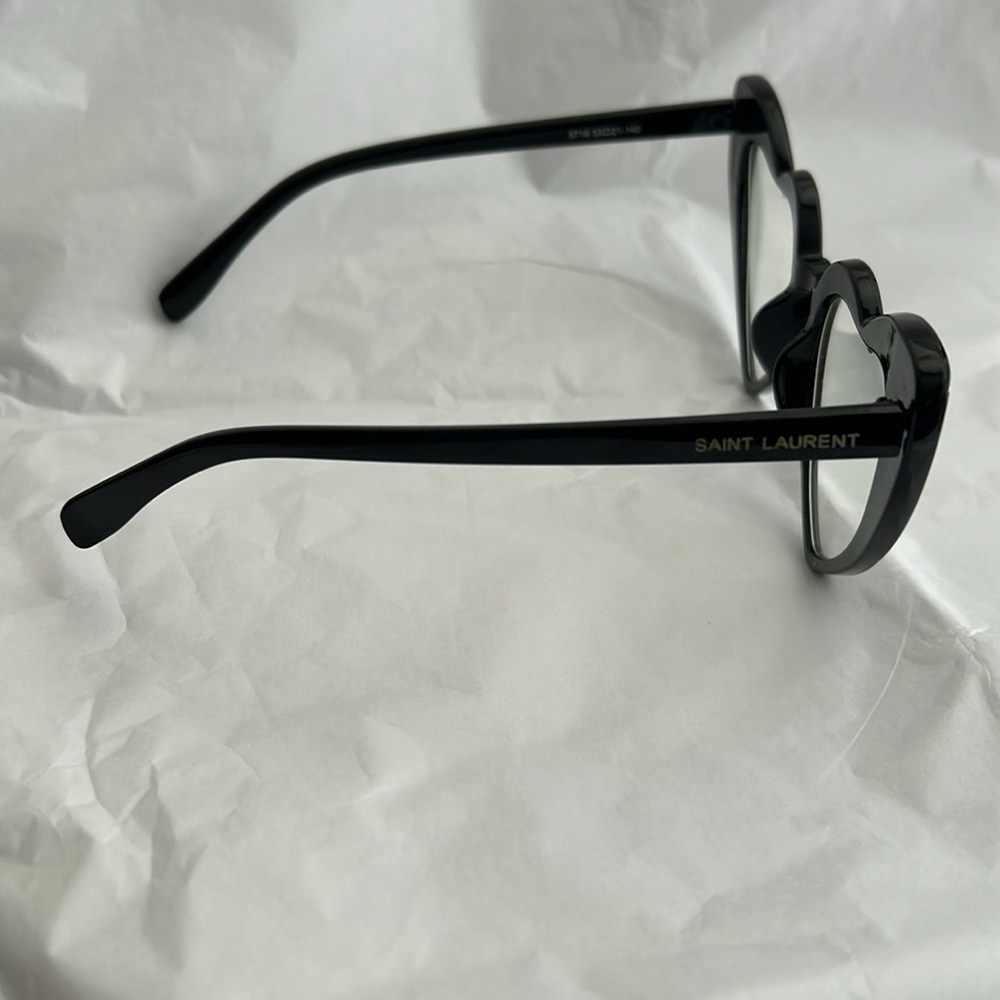 SAINT LAURENT Glasses
SL 181 LouLou Clear Heart Eyes Black - Picture 5 of 5